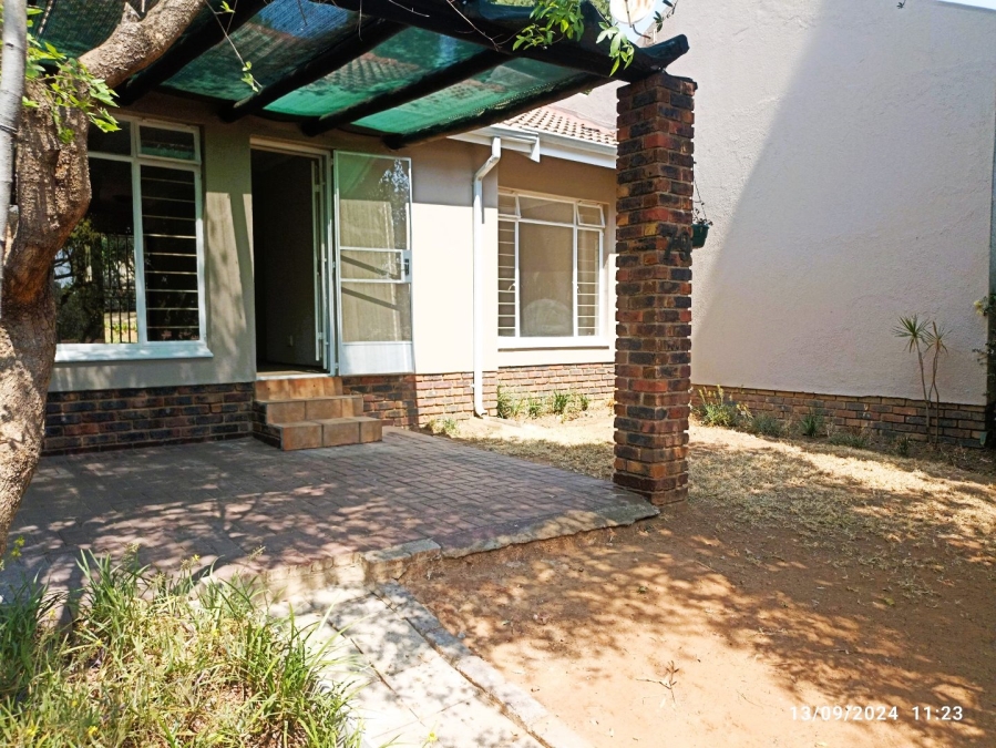 To Let 2 Bedroom Property for Rent in Sonneglans Gauteng