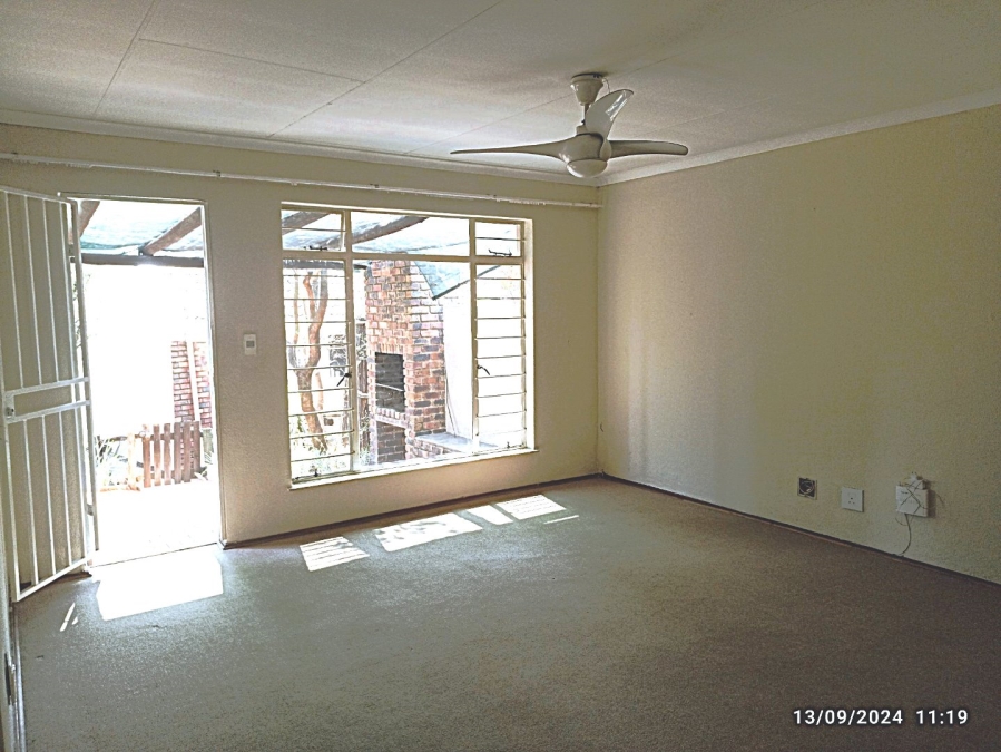 To Let 2 Bedroom Property for Rent in Sonneglans Gauteng