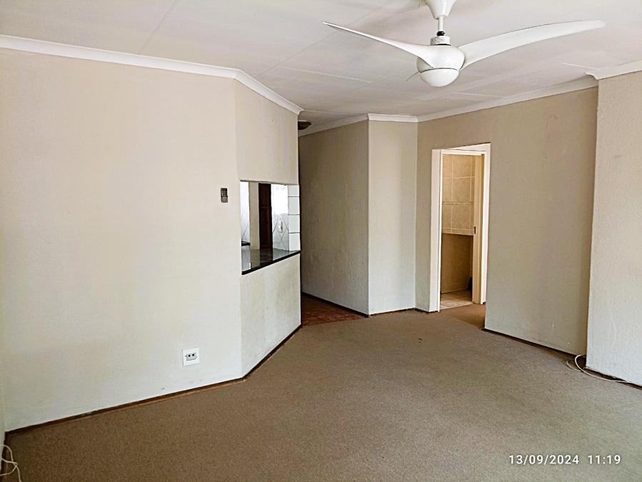 To Let 2 Bedroom Property for Rent in Sonneglans Gauteng