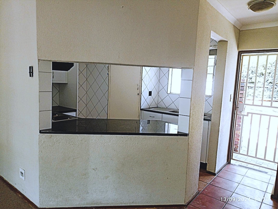 To Let 2 Bedroom Property for Rent in Sonneglans Gauteng