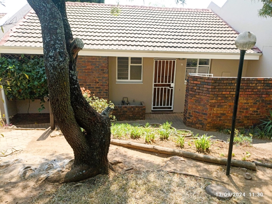 To Let 2 Bedroom Property for Rent in Sonneglans Gauteng