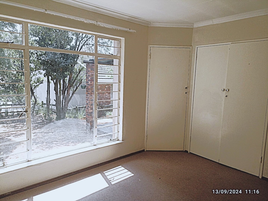 To Let 2 Bedroom Property for Rent in Sonneglans Gauteng