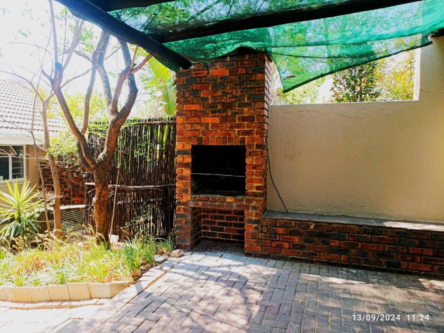 To Let 2 Bedroom Property for Rent in Sonneglans Gauteng