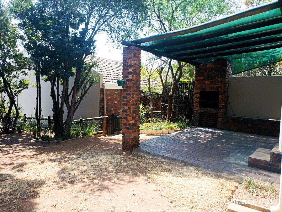 To Let 2 Bedroom Property for Rent in Sonneglans Gauteng