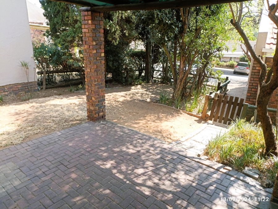 To Let 2 Bedroom Property for Rent in Sonneglans Gauteng