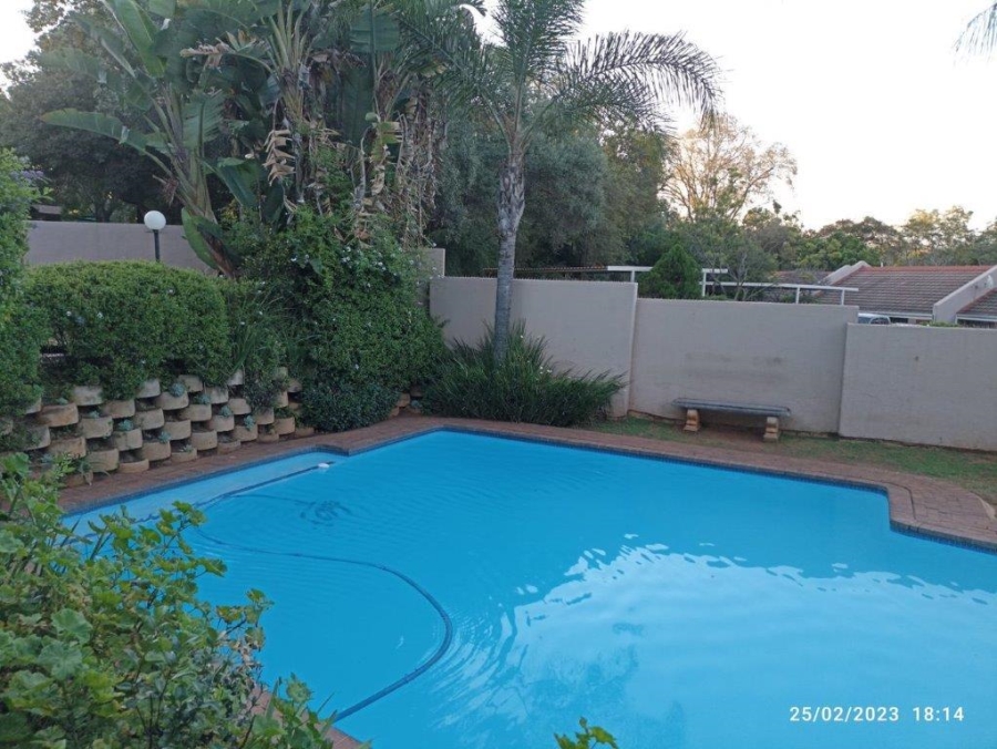 To Let 2 Bedroom Property for Rent in Sonneglans Gauteng