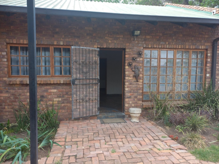 To Let 1 Bedroom Property for Rent in Rensburg Gauteng