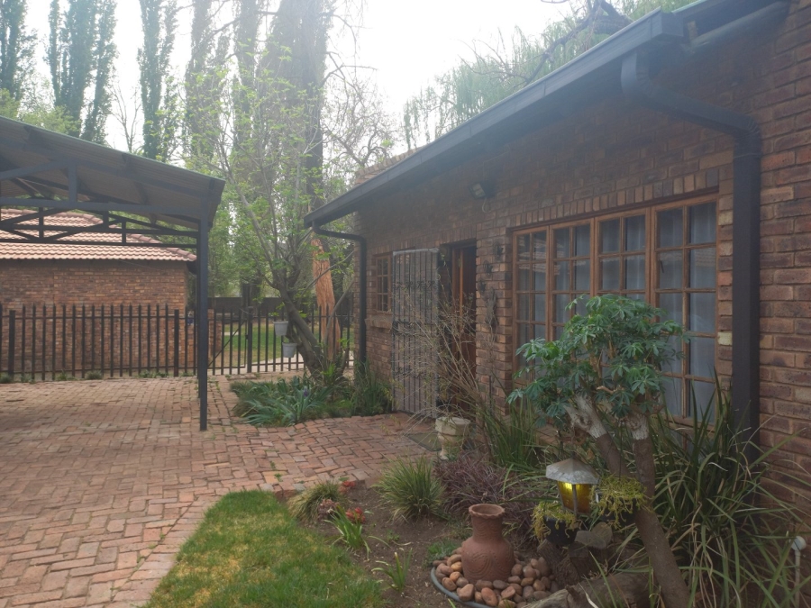 To Let 1 Bedroom Property for Rent in Rensburg Gauteng