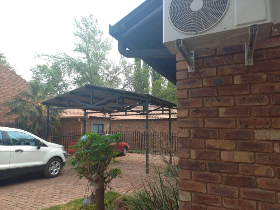 To Let 1 Bedroom Property for Rent in Rensburg Gauteng