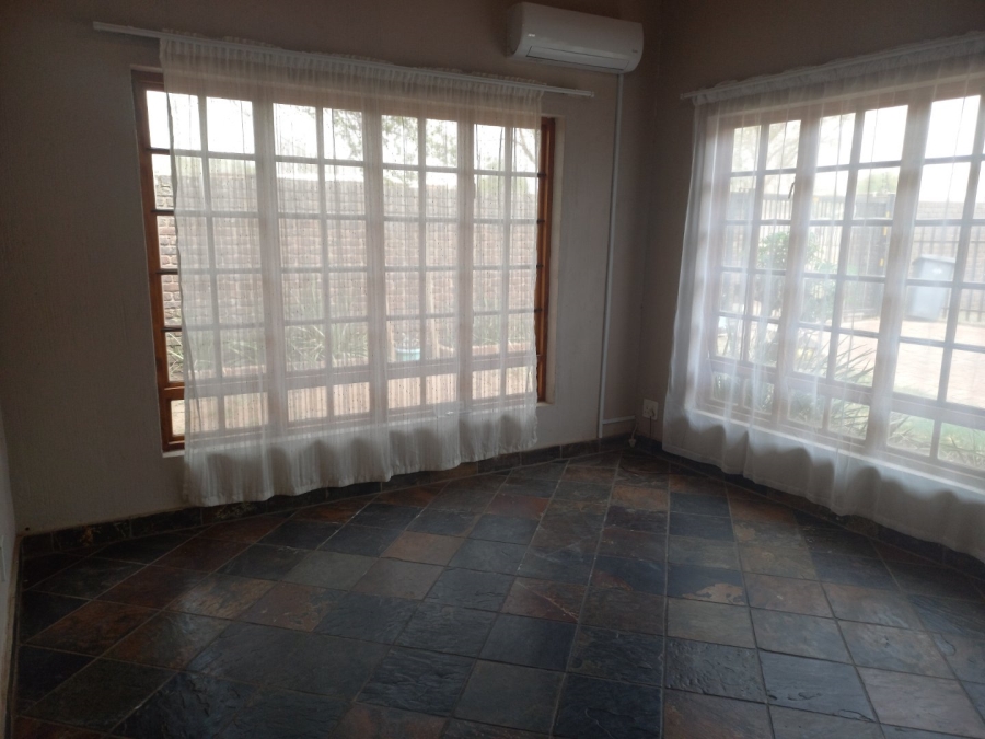 To Let 1 Bedroom Property for Rent in Rensburg Gauteng