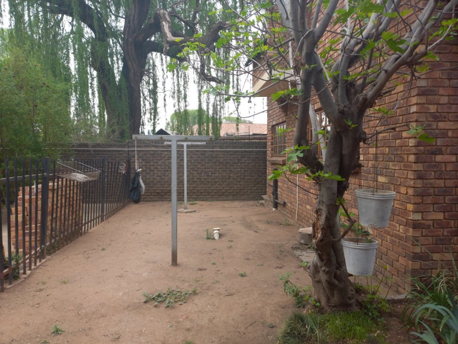 To Let 1 Bedroom Property for Rent in Rensburg Gauteng