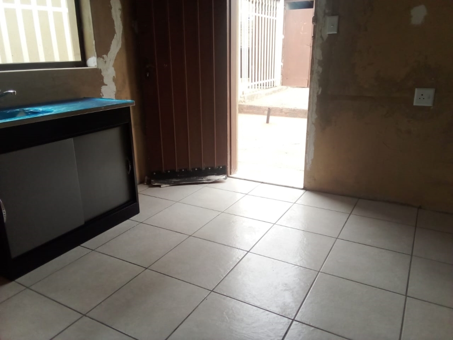 2 Bedroom Property for Sale in Mapetla Gauteng