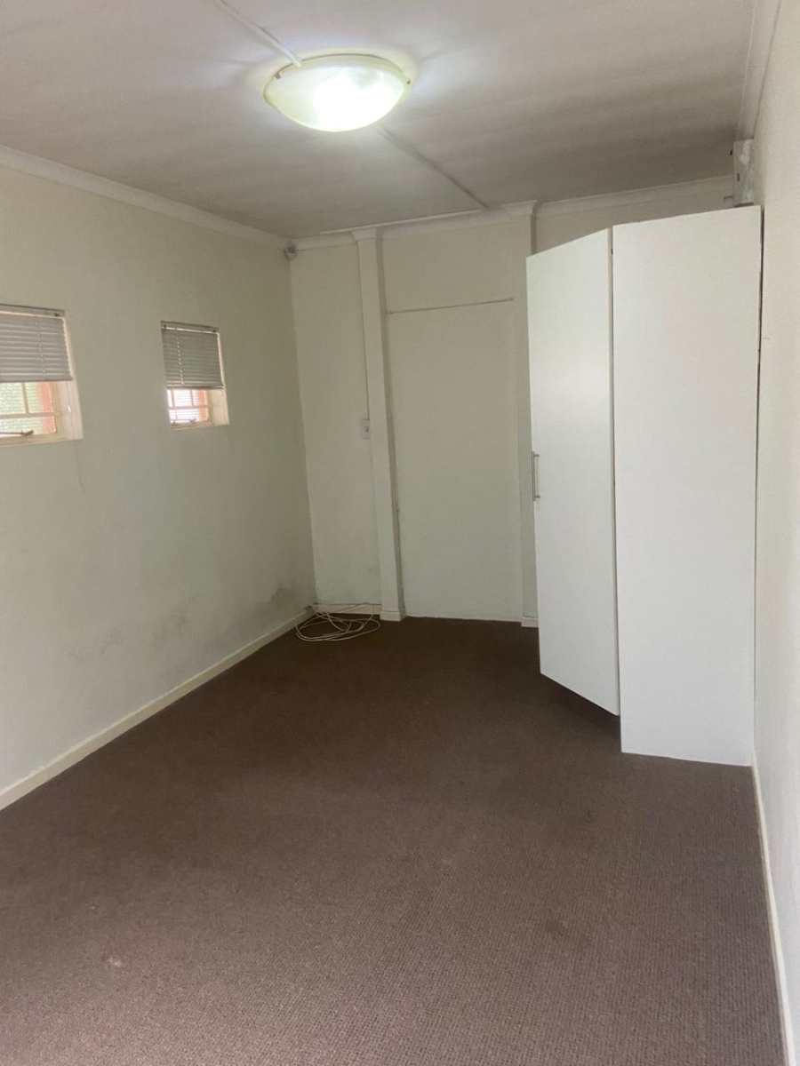 To Let 1 Bedroom Property for Rent in Sandringham Gauteng