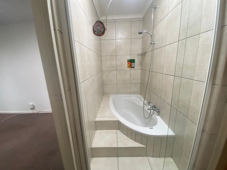 To Let 1 Bedroom Property for Rent in Sandringham Gauteng