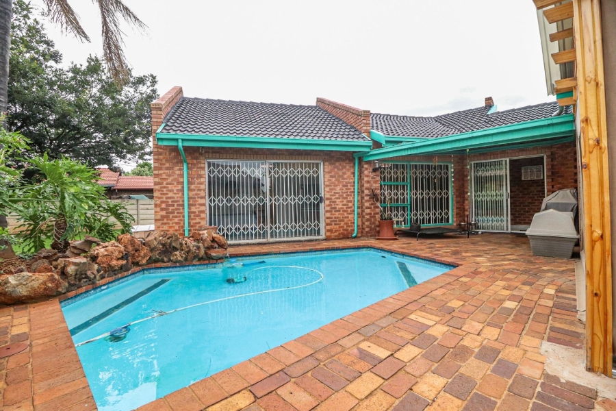 3 Bedroom Property for Sale in Bonaero Park Gauteng