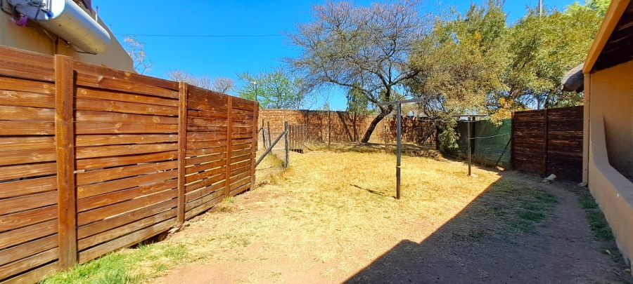 To Let 3 Bedroom Property for Rent in Glen Austin Gauteng