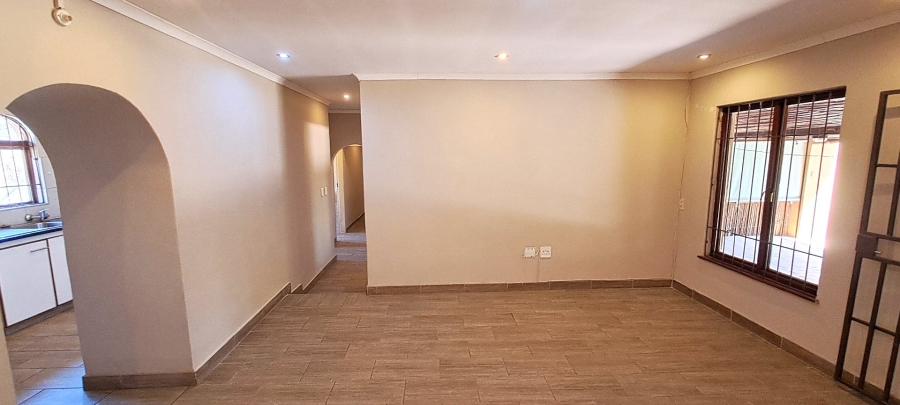 To Let 3 Bedroom Property for Rent in Glen Austin Gauteng