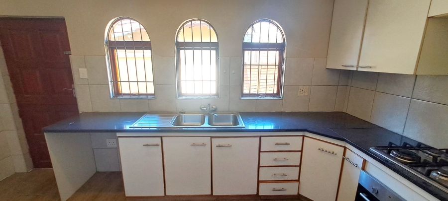 To Let 3 Bedroom Property for Rent in Glen Austin Gauteng