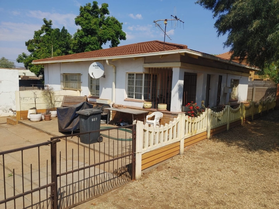 3 Bedroom Property for Sale in Mountain View Gauteng