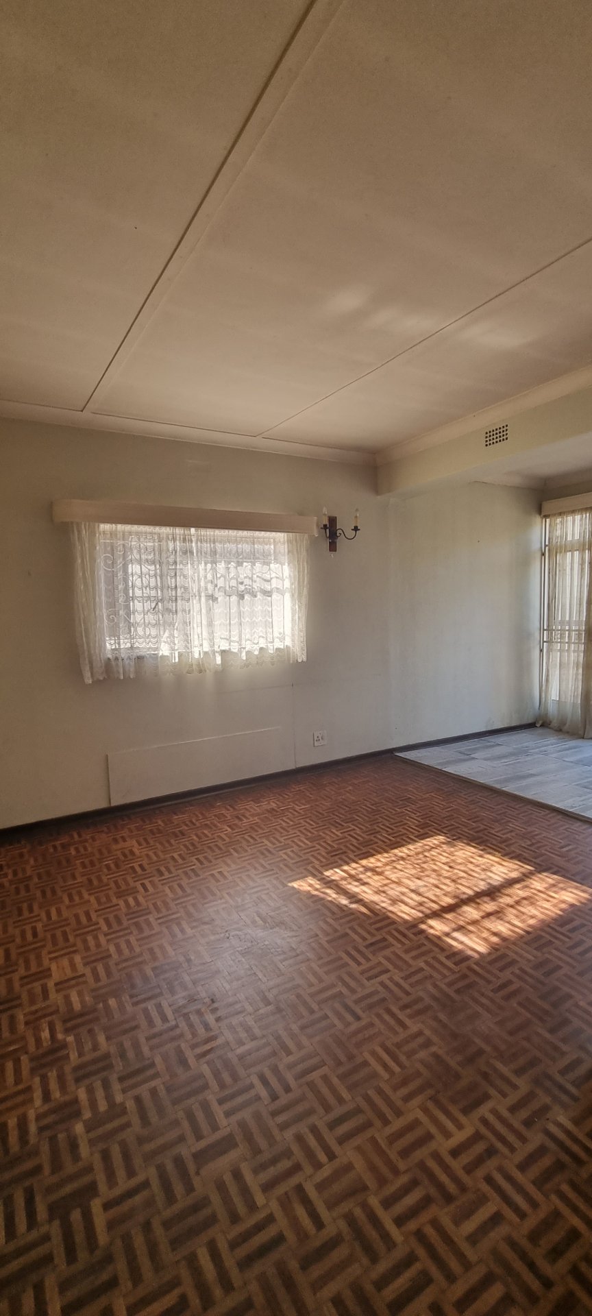 To Let 4 Bedroom Property for Rent in Robertsham Gauteng