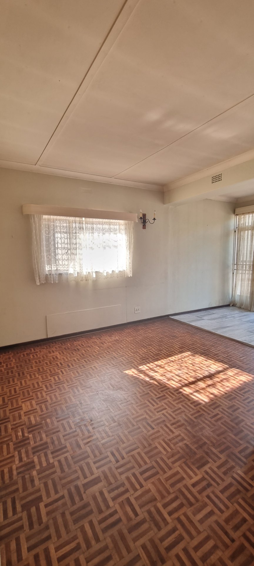 To Let 4 Bedroom Property for Rent in Robertsham Gauteng