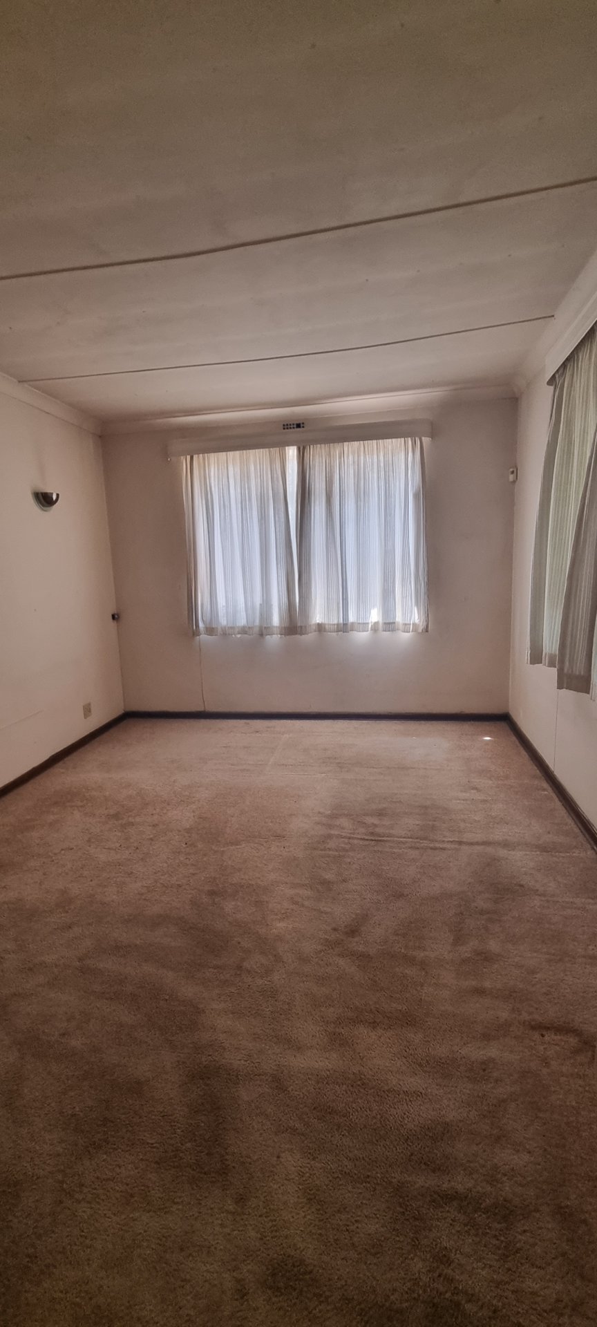 To Let 4 Bedroom Property for Rent in Robertsham Gauteng