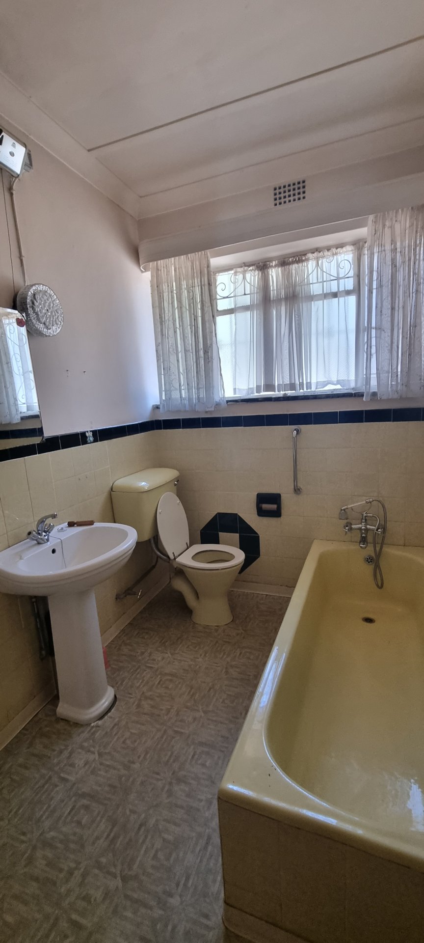 To Let 4 Bedroom Property for Rent in Robertsham Gauteng