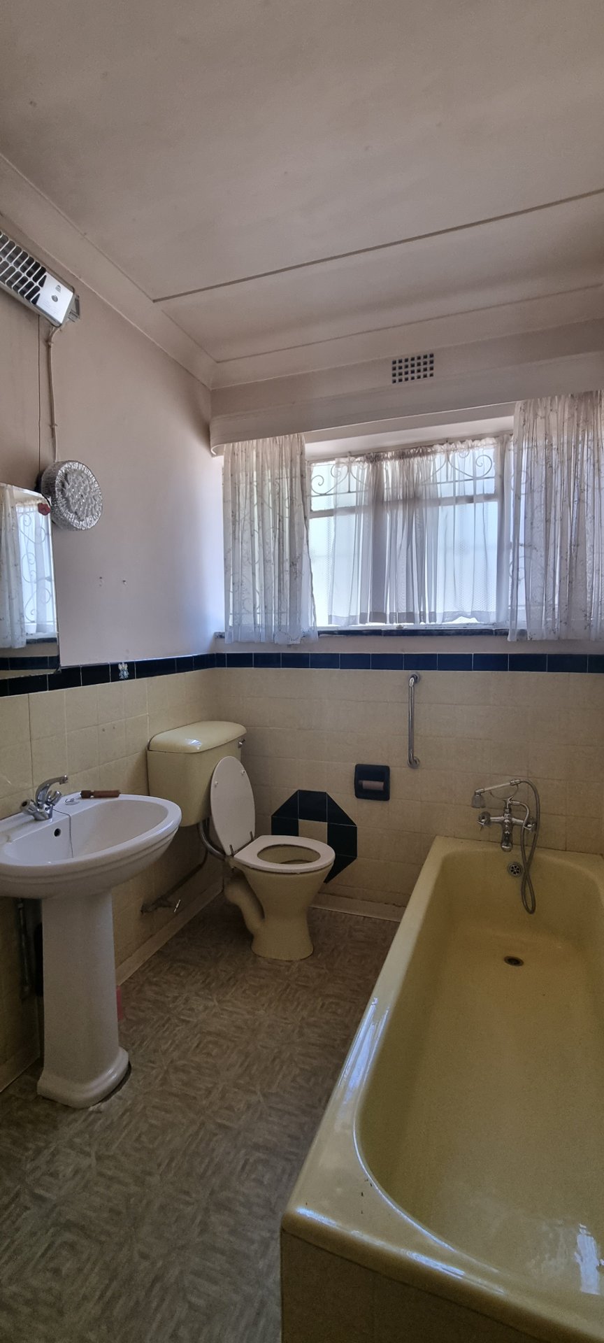 To Let 4 Bedroom Property for Rent in Robertsham Gauteng