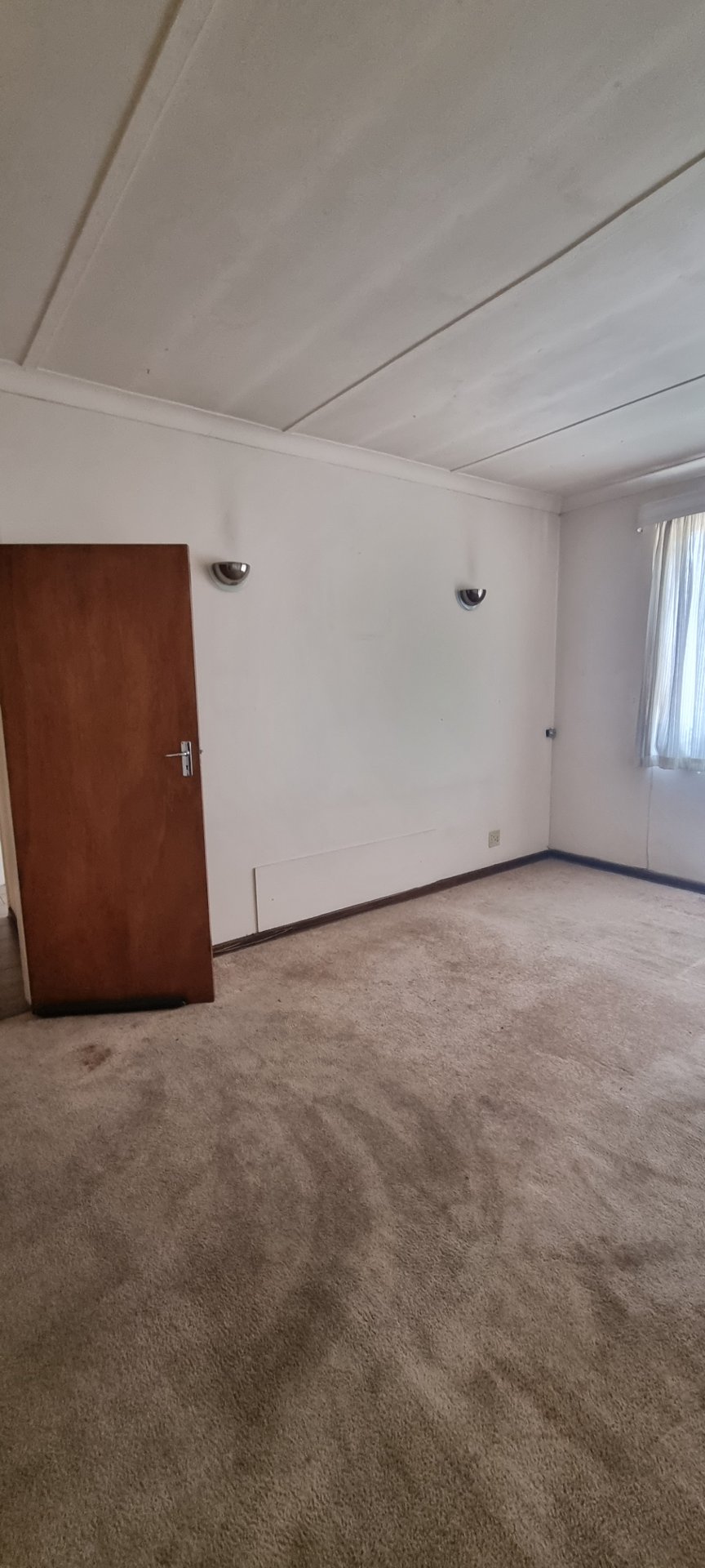 To Let 4 Bedroom Property for Rent in Robertsham Gauteng