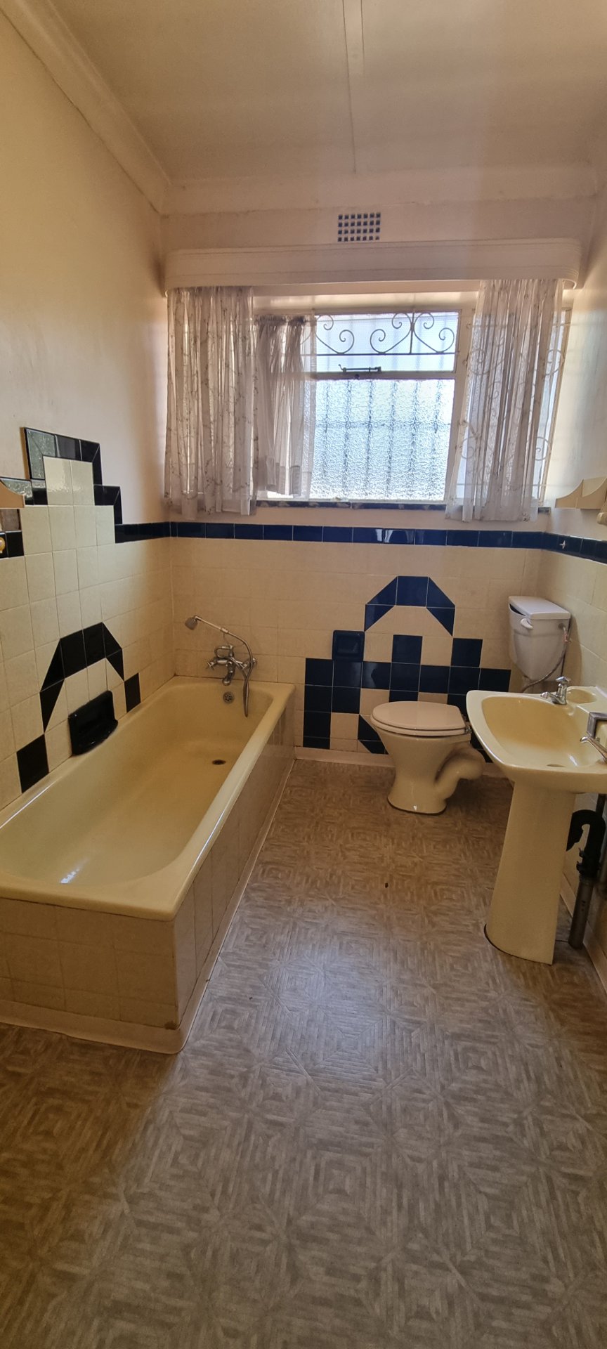 To Let 4 Bedroom Property for Rent in Robertsham Gauteng