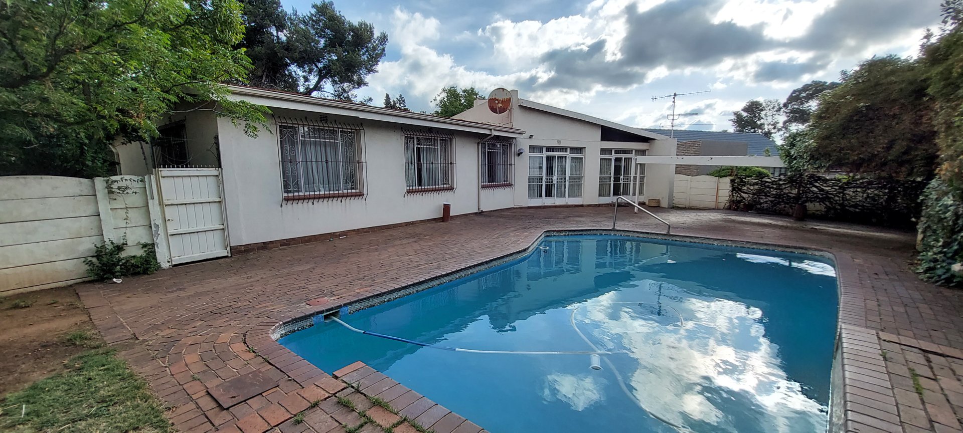 To Let 4 Bedroom Property for Rent in Robertsham Gauteng