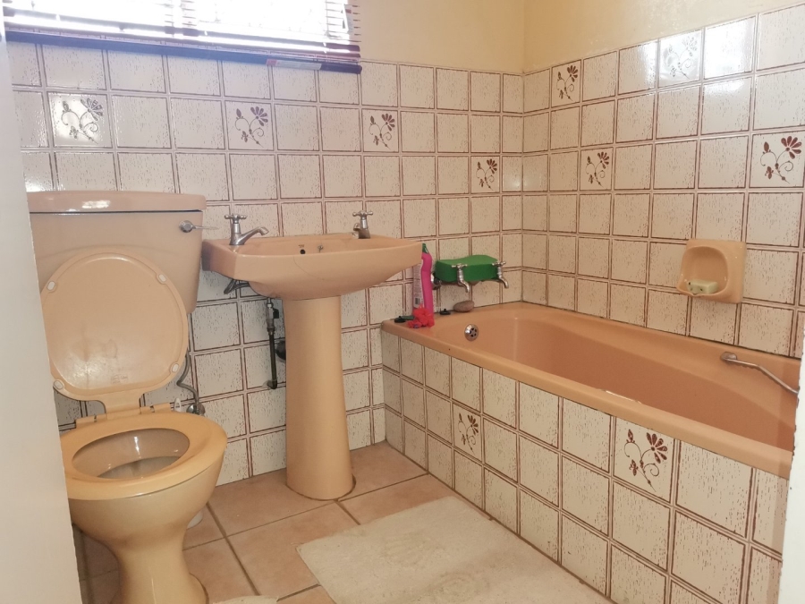 4 Bedroom Property for Sale in Soshanguve BB Gauteng