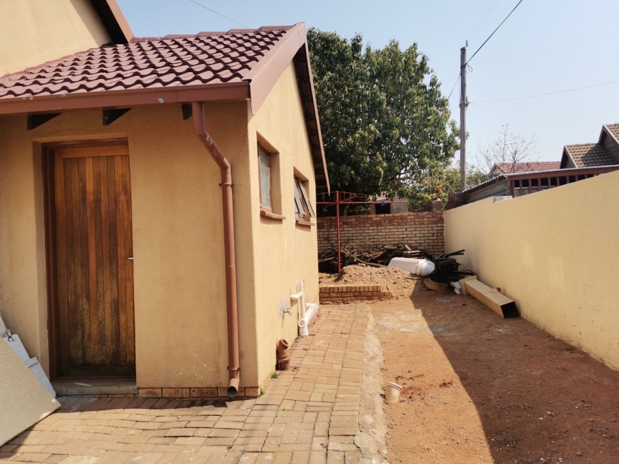 4 Bedroom Property for Sale in Soshanguve BB Gauteng