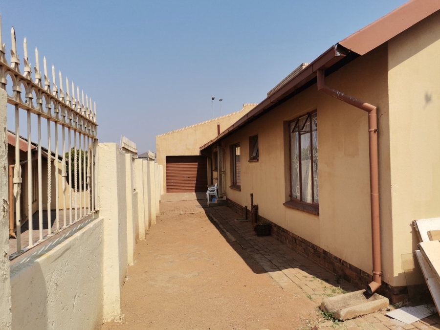 4 Bedroom Property for Sale in Soshanguve BB Gauteng