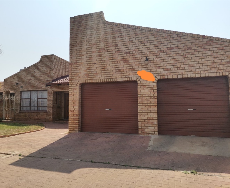 4 Bedroom Property for Sale in Soshanguve BB Gauteng