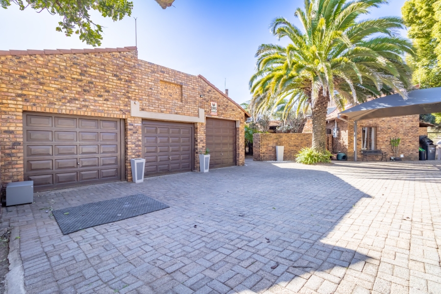 4 Bedroom Property for Sale in Noordheuwel Gauteng