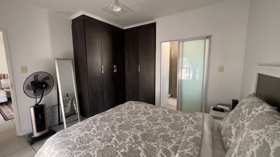 1 Bedroom Property for Sale in Bryanston Gauteng