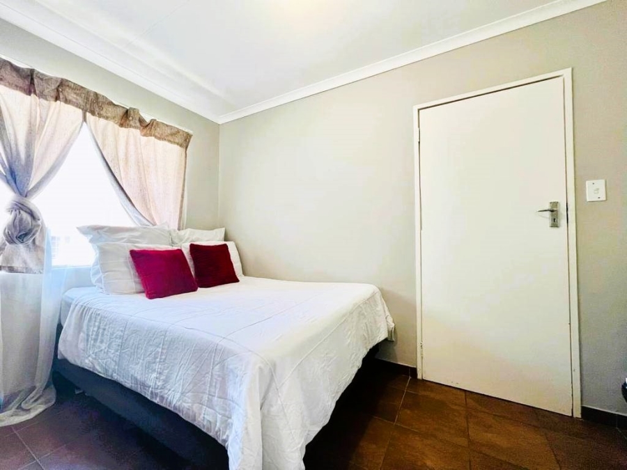 2 Bedroom Property for Sale in Die Hoewes Gauteng