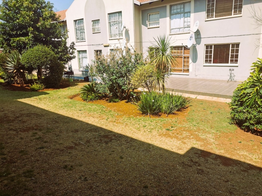 2 Bedroom Property for Sale in Die Hoewes Gauteng