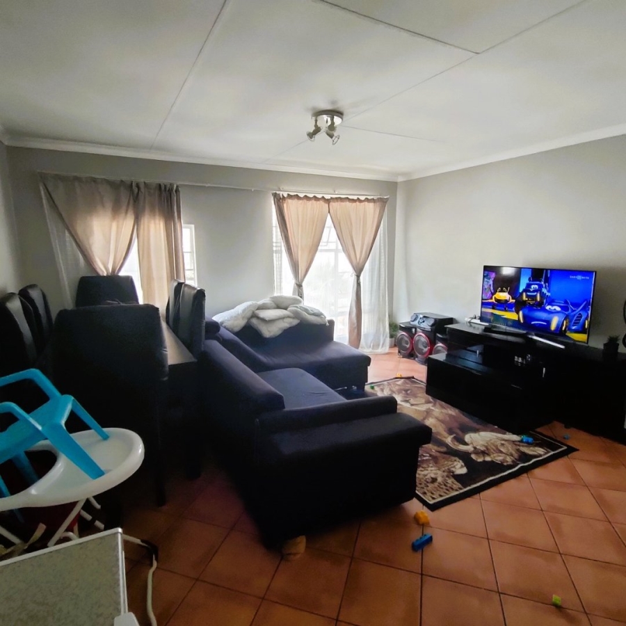 2 Bedroom Property for Sale in Die Hoewes Gauteng