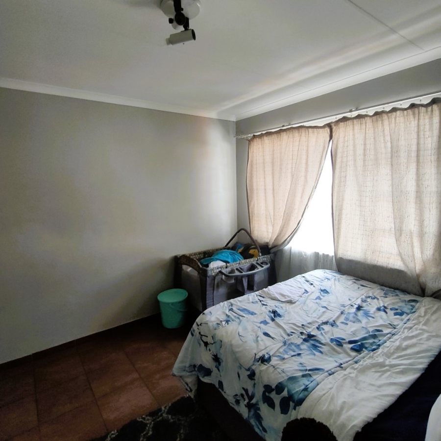 2 Bedroom Property for Sale in Die Hoewes Gauteng