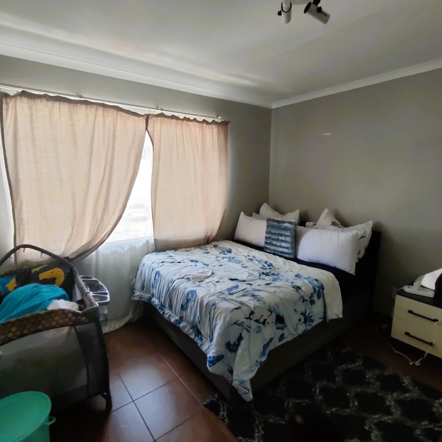 2 Bedroom Property for Sale in Die Hoewes Gauteng