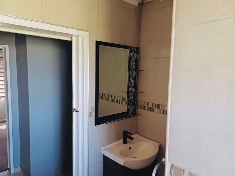 To Let 2 Bedroom Property for Rent in Parkdene Gauteng