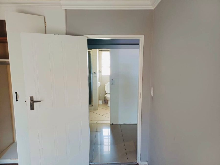 To Let 2 Bedroom Property for Rent in Parkdene Gauteng