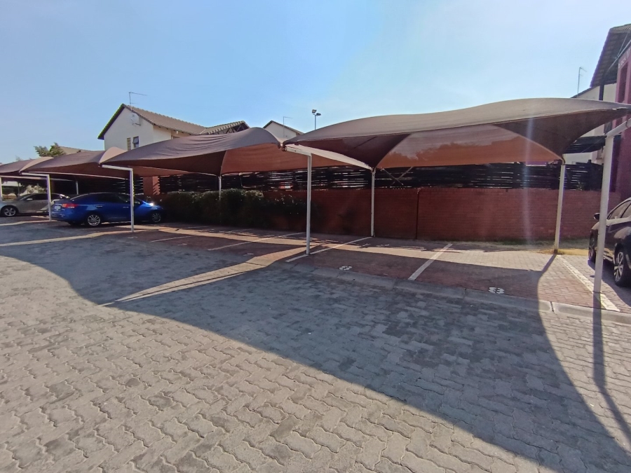 To Let 3 Bedroom Property for Rent in Noordwyk Gauteng