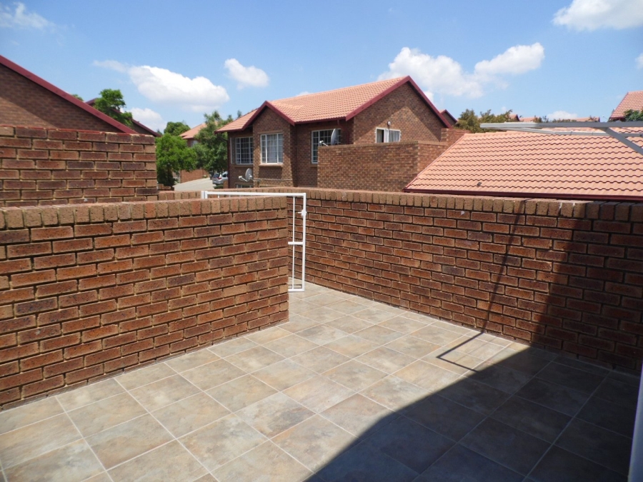 2 Bedroom Property for Sale in The Reeds Gauteng