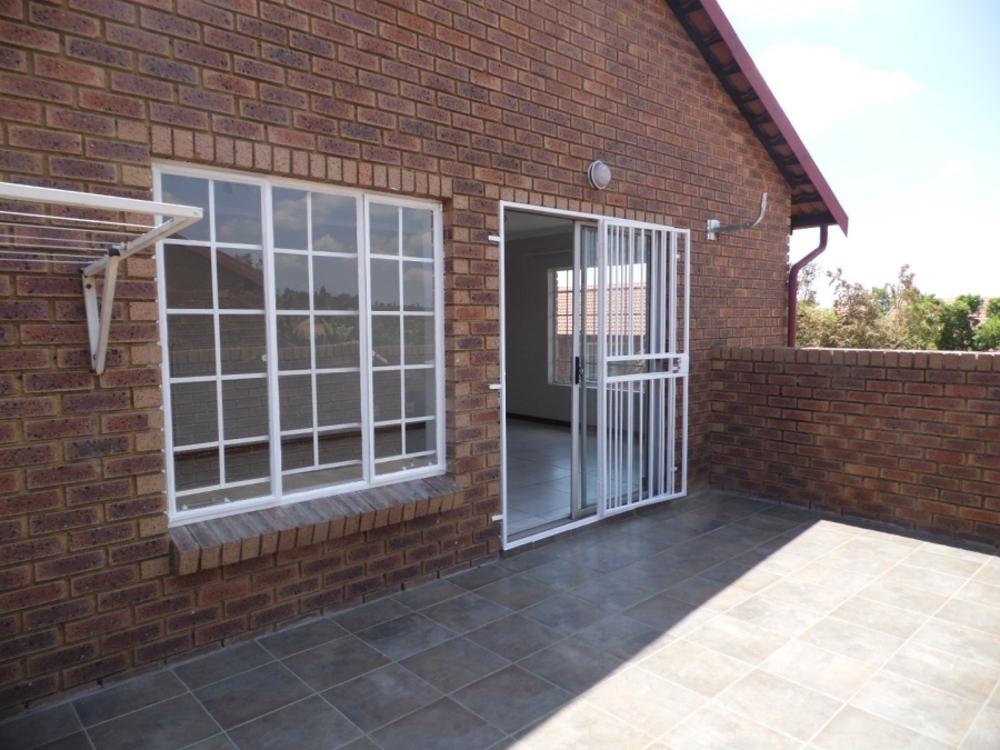 2 Bedroom Property for Sale in The Reeds Gauteng