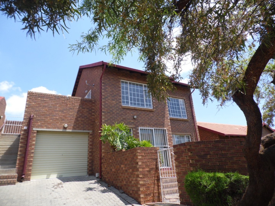 2 Bedroom Property for Sale in The Reeds Gauteng