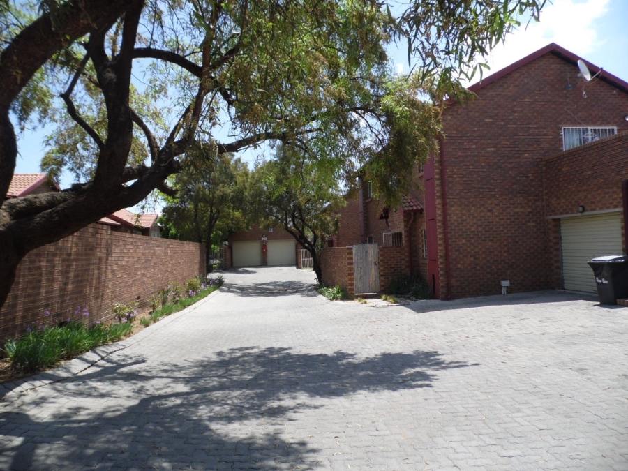 2 Bedroom Property for Sale in The Reeds Gauteng