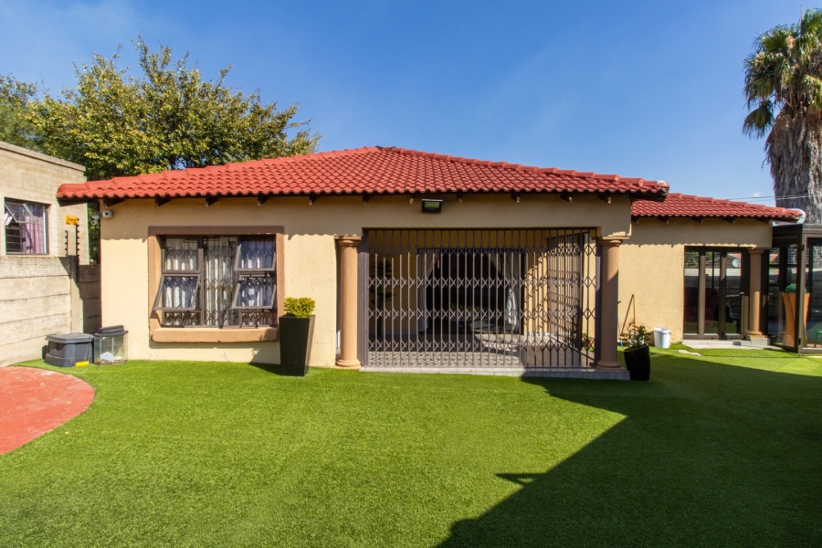 5 Bedroom Property for Sale in The Reeds Gauteng